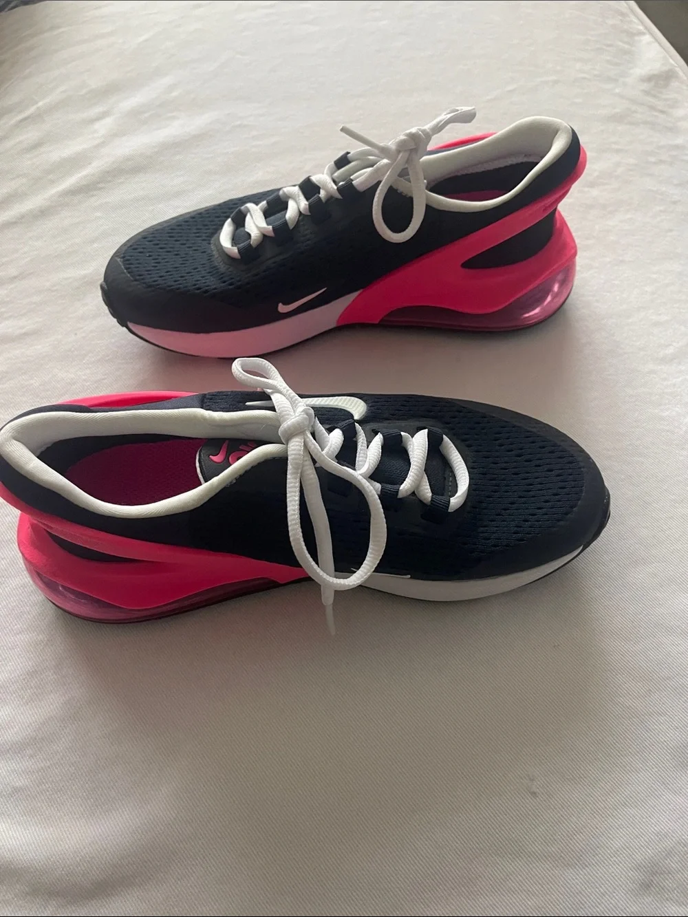 NEW Nike Air Max 270 Size 4.5 Kids Black & Pink Low-Top Sneakers